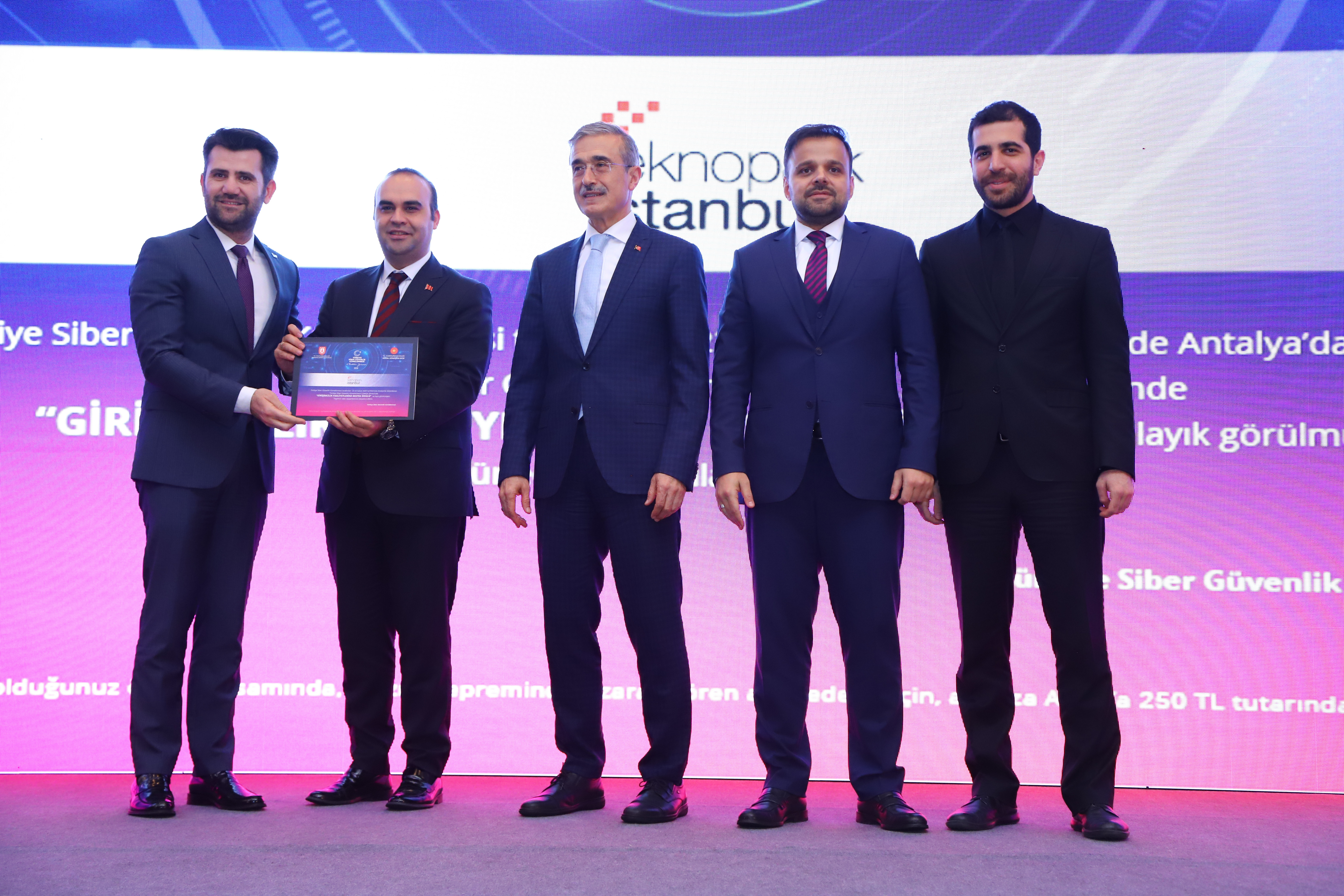 Teknopark İstanbul “Girişimcilik Faaliyetlerine Destek Ödülü” Aldı